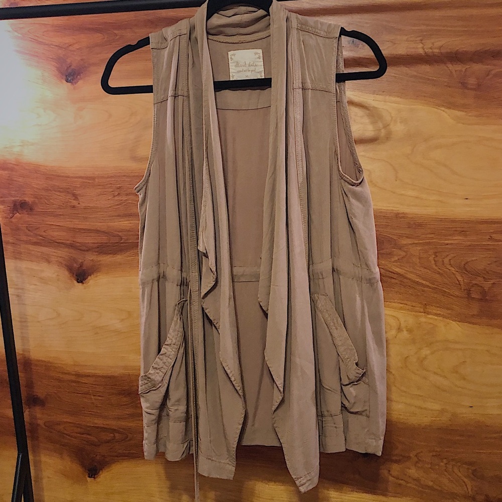 altar’d state- khaki/tan vest